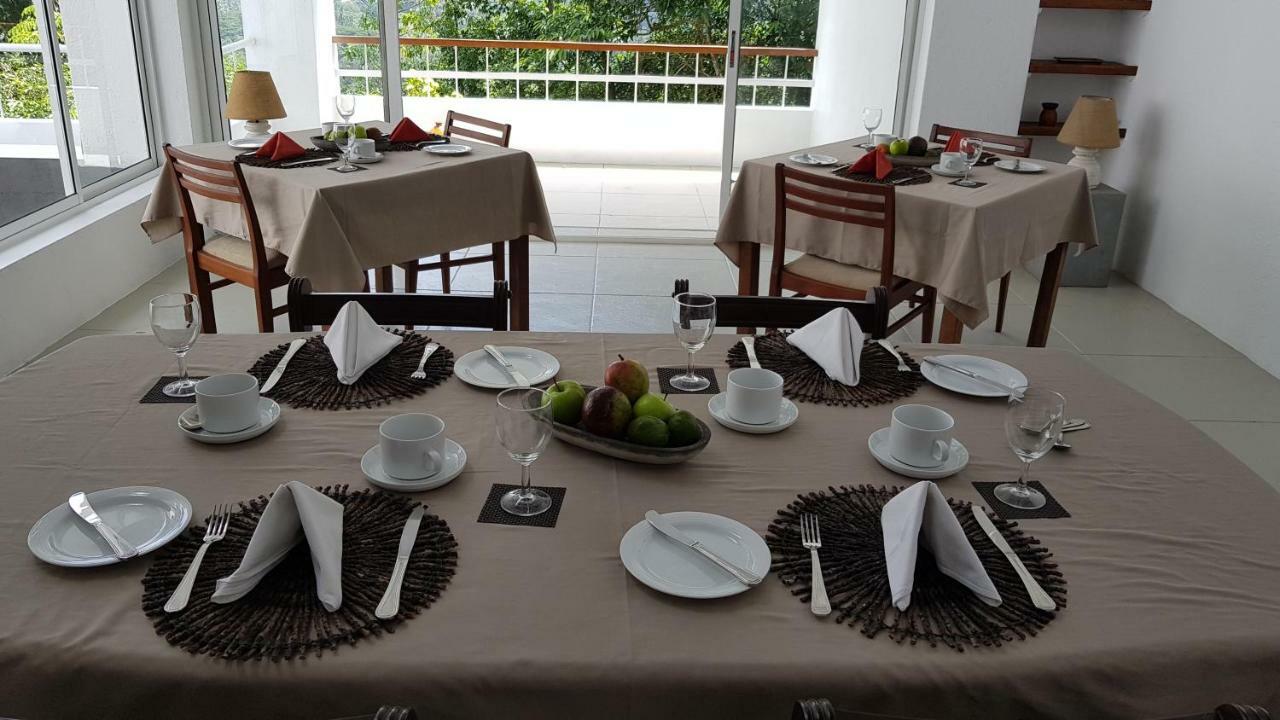 Regent Lodge Hotel & Villa Канди Экстерьер фото